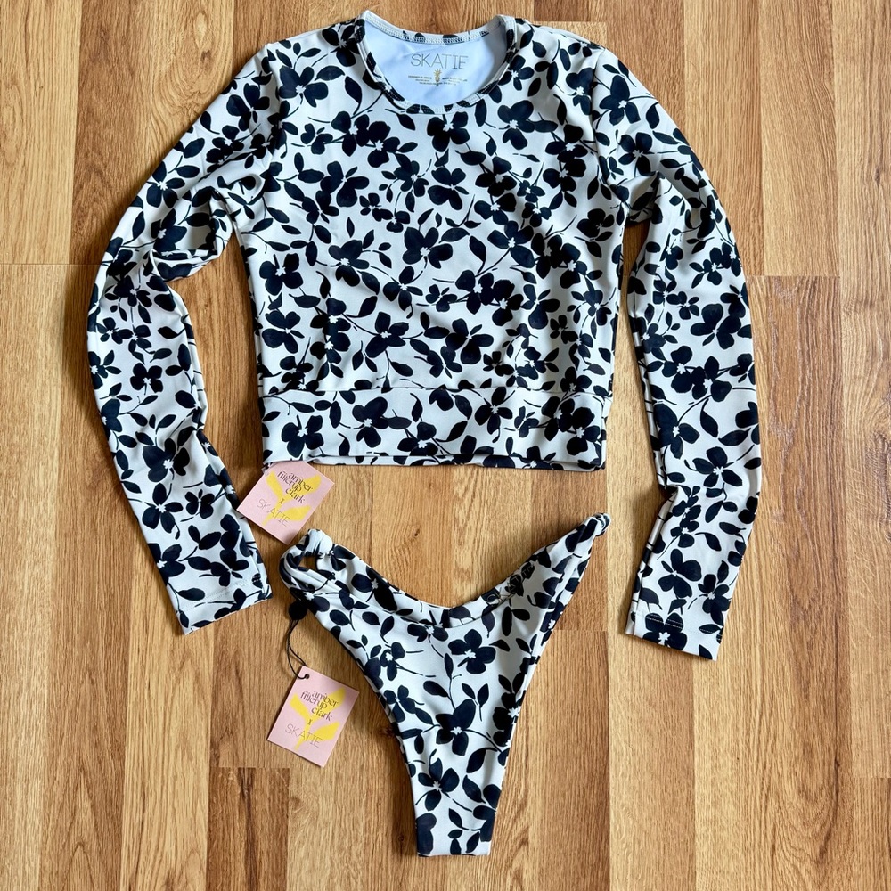 Skatie Rosie top and Suzanne bottom in Greenwich 🖤